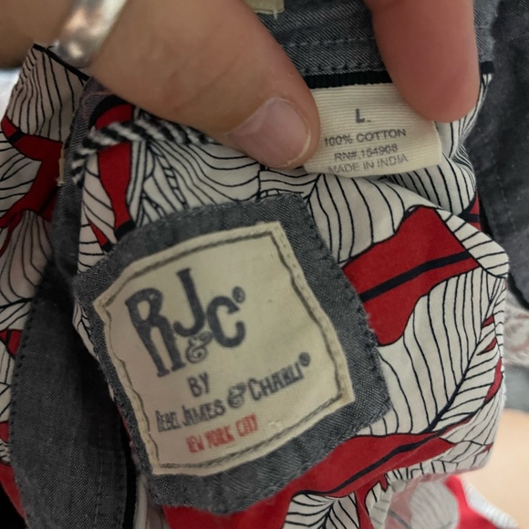 Red and White Leaf Pattern Men's Casual Shirt - Picture 2 of 2